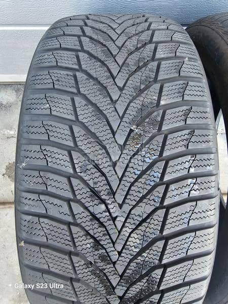 Nexen 255/45 R18 Zimska