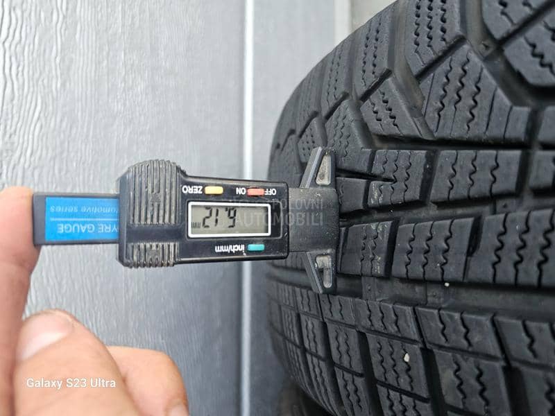Hankook 205/60 R16 Zimska
