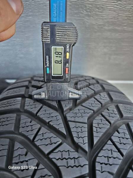Yokohama 215/50 R18 Zimska