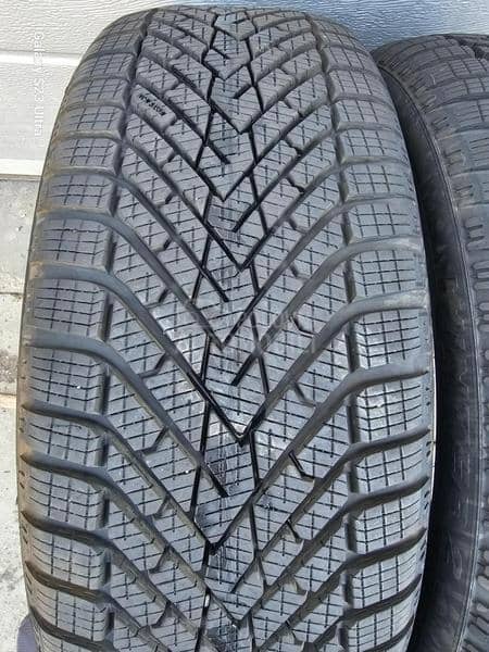 Pirelli 215/45 R20 Zimska