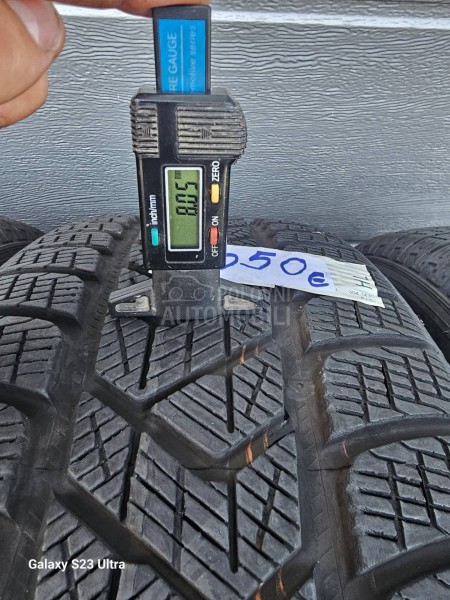 Pirelli 235/60 R18 Zimska