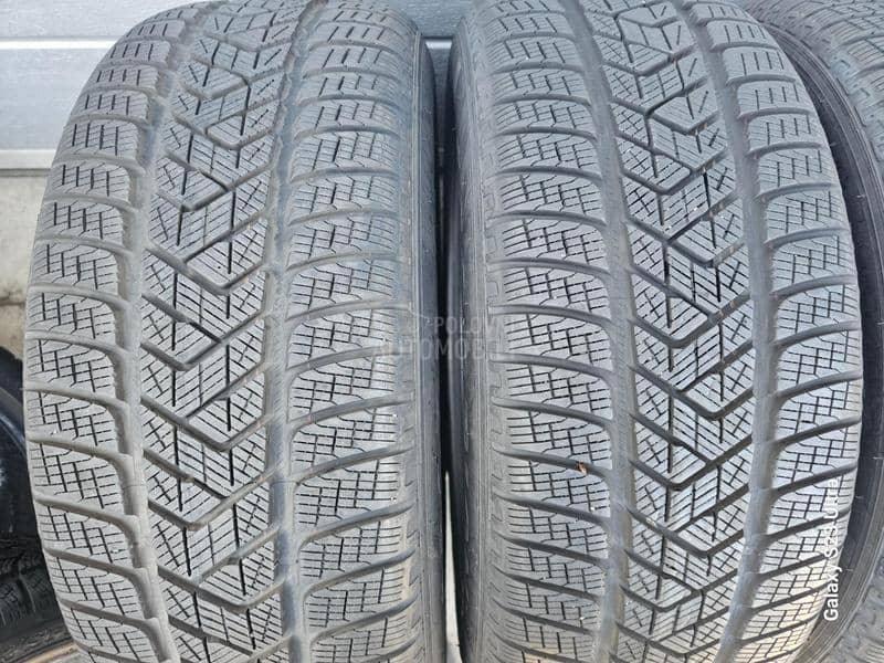 Pirelli 235/60 R18 Zimska