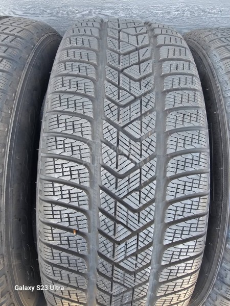 Pirelli 235/60 R18 Zimska