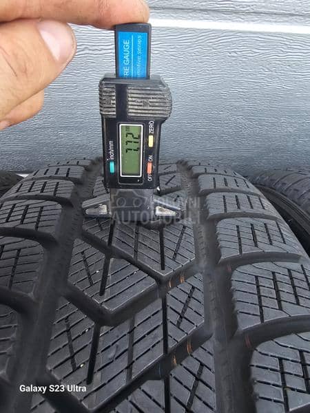 Pirelli 235/60 R18 Zimska