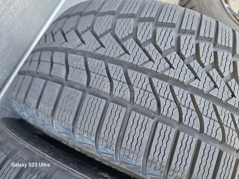 Goodride 235/35 R19 Zimska