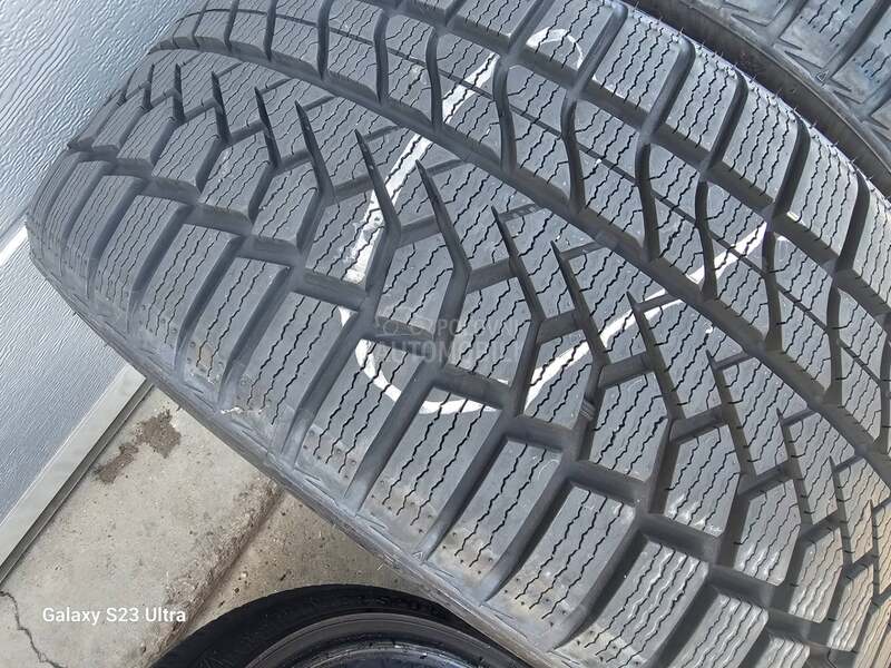 Goodride 235/35 R19 Zimska