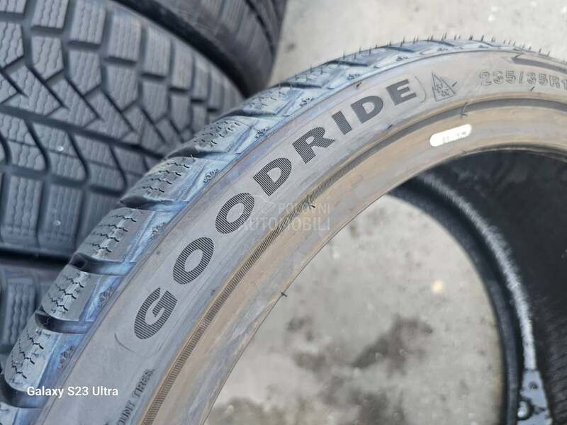 Goodride 235/35 R19 Zimska