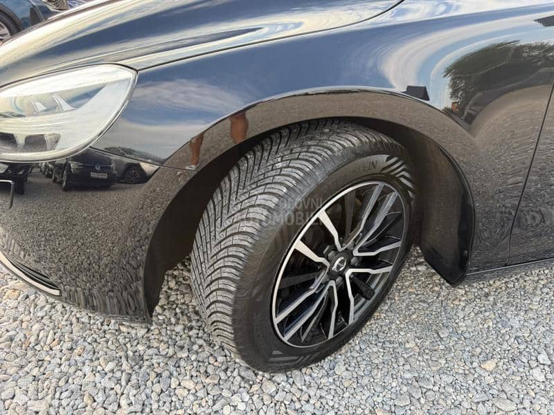 Volvo V40 2.0 D2 EDITION