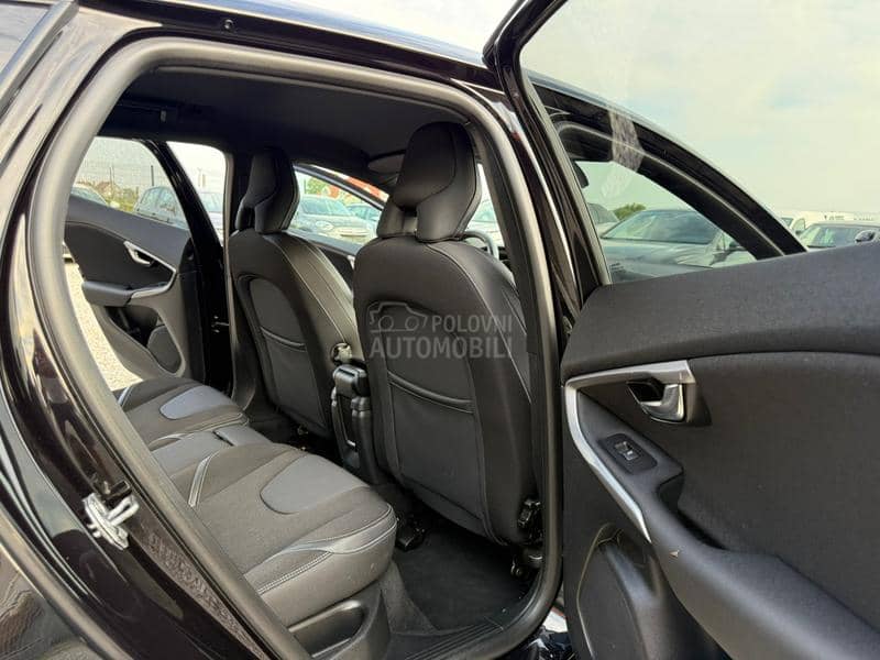 Volvo V40 2.0 D2 EDITION