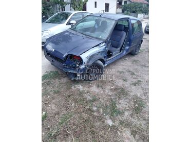 Renault Clio 2000. god. -  kompletan auto u delovima