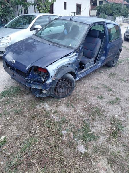 Renault Clio 2000. god. -  kompletan auto u delovima