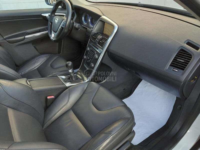 Volvo XC60 2.0D  R design