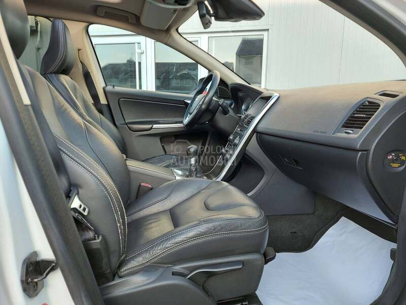 Volvo XC60 2.0D  R design
