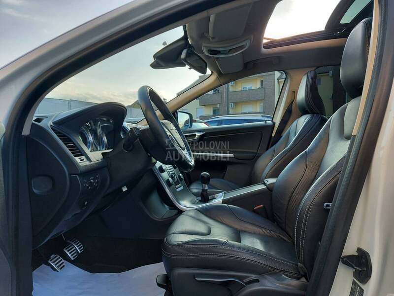 Volvo XC60 2.0D  R design