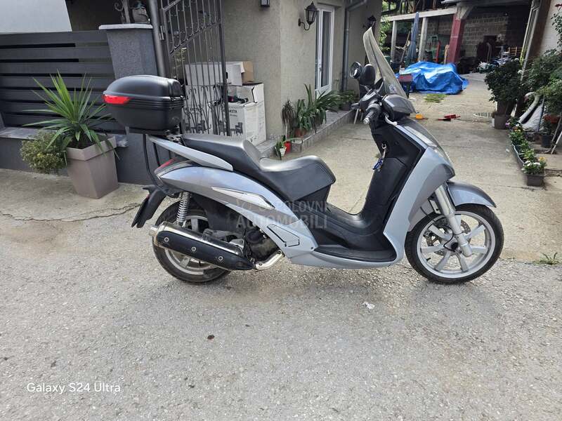 Peugeot Geopolis 400