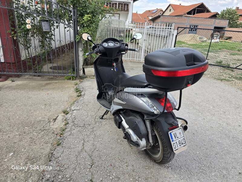 Peugeot Geopolis 400