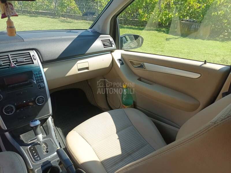 Mercedes Benz B 200 
