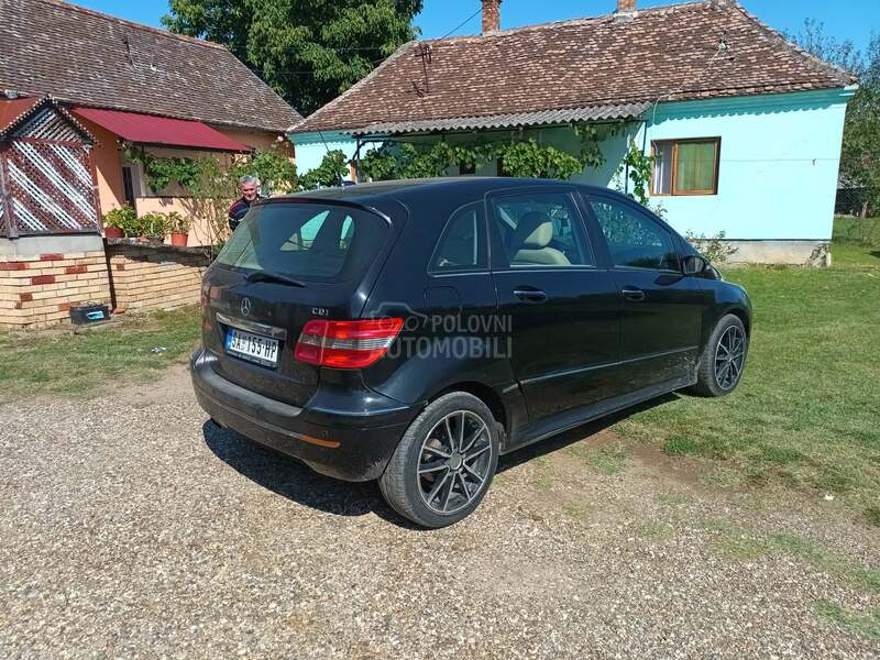 Mercedes Benz B 200 