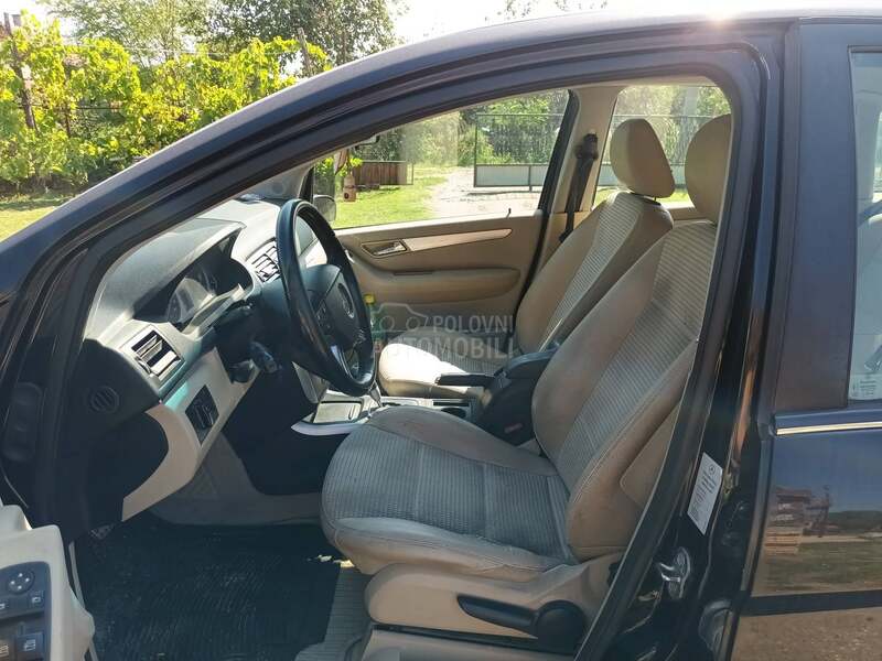 Mercedes Benz B 200 