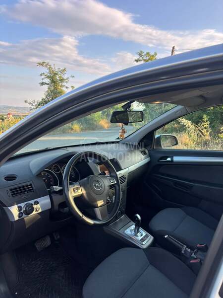 Opel Astra H 