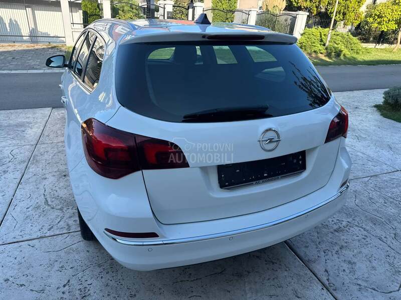Opel Astra J 
