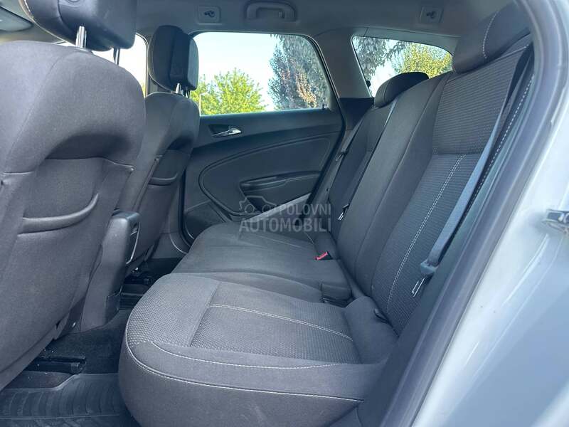 Opel Astra J 