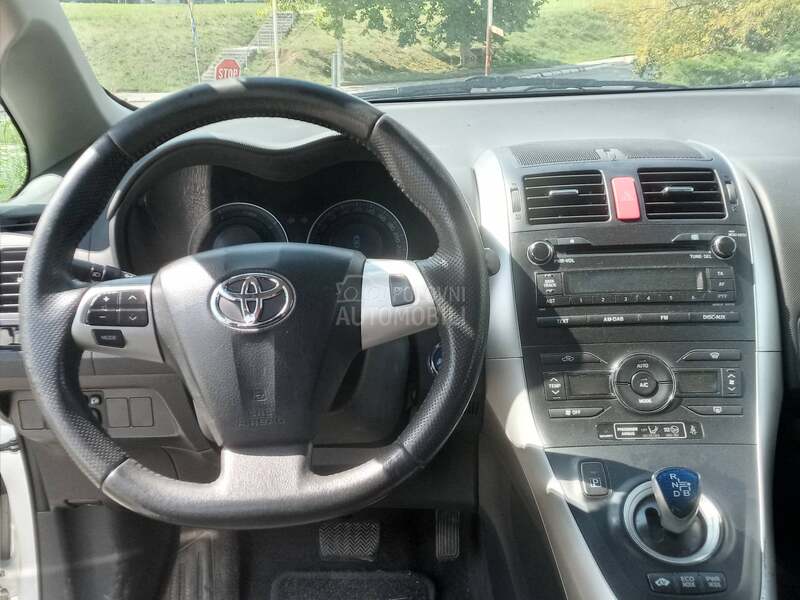 Toyota Auris 1.8 hibrid