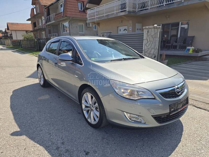 Opel Astra J 1.4 cosmo