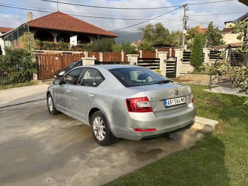 Škoda Octavia 1.6TDI STYLE BiXenon