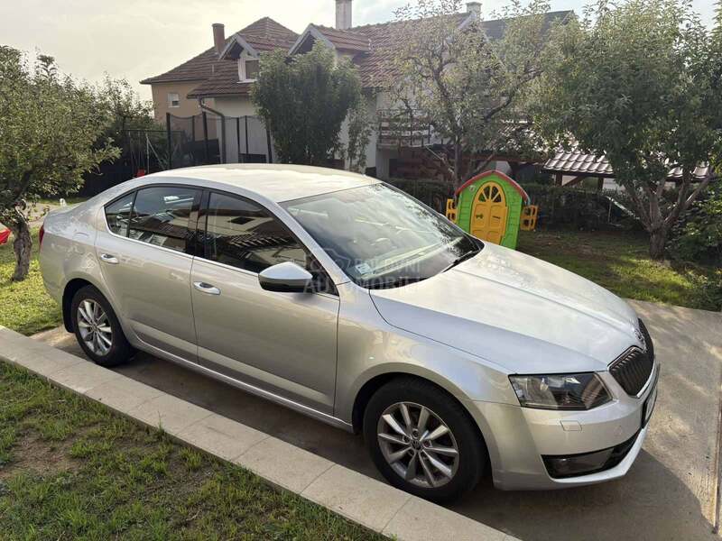 Škoda Octavia 1.6TDI STYLE BiXenon