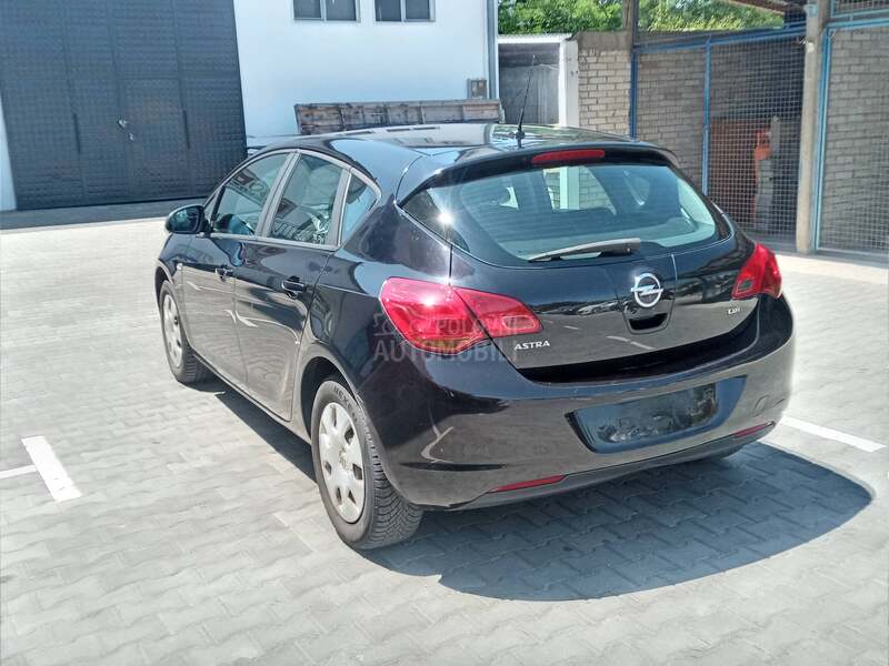 Opel Astra J 1.7