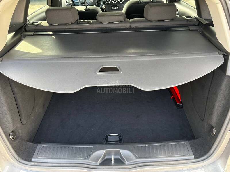 Mercedes Benz B 180 