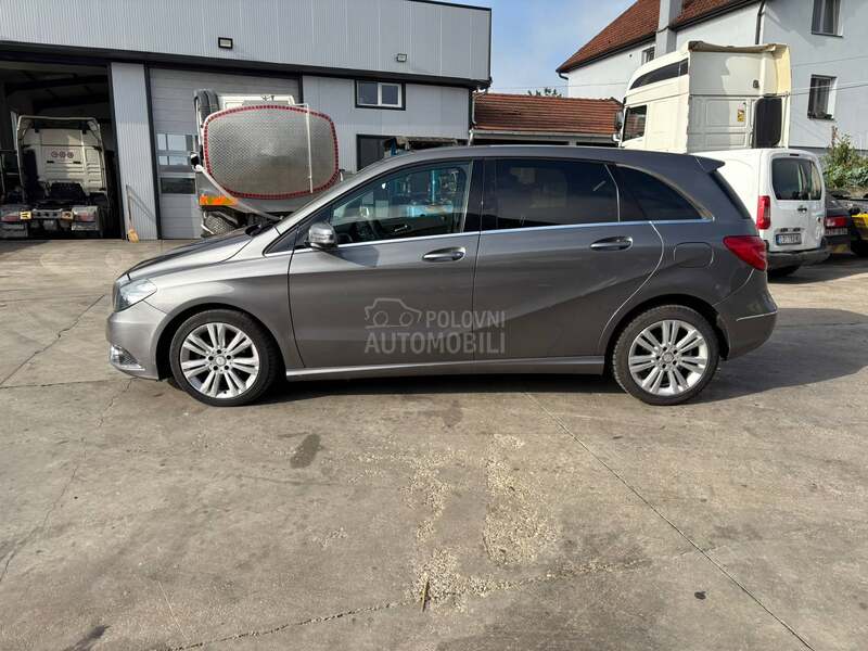 Mercedes Benz B 180 