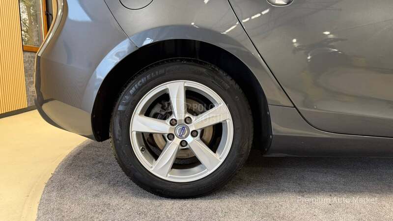 Volvo V40 //1.6 D2/FUL/NOV