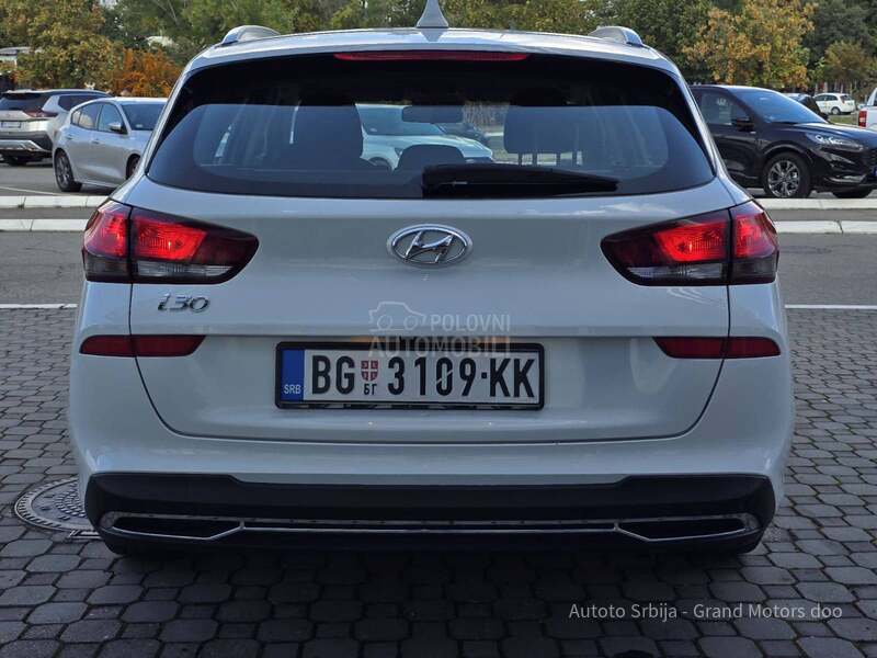 Hyundai i30 1.5 DPi STYLE