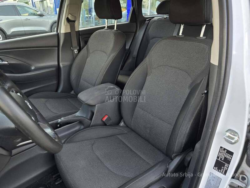Hyundai i30 1.5 DPi STYLE