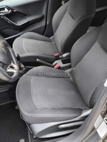 Peugeot 208 1.2 ALLURE