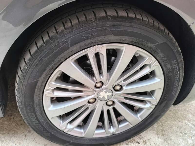Peugeot 208 1.2 ALLURE