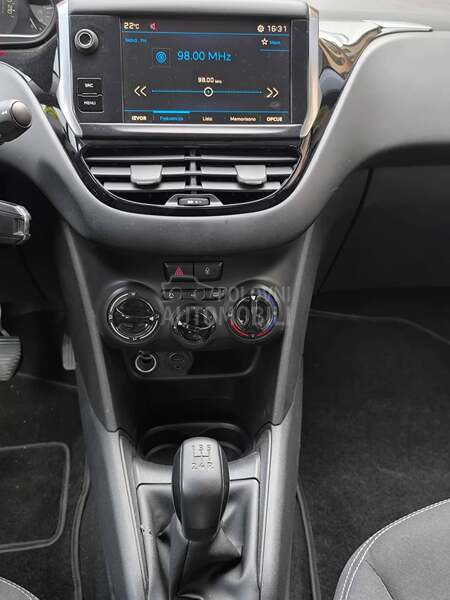 Peugeot 208 1.2 ALLURE