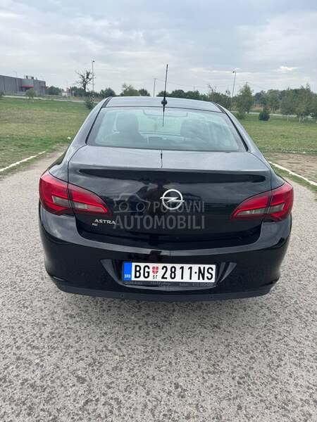 Opel Astra J 