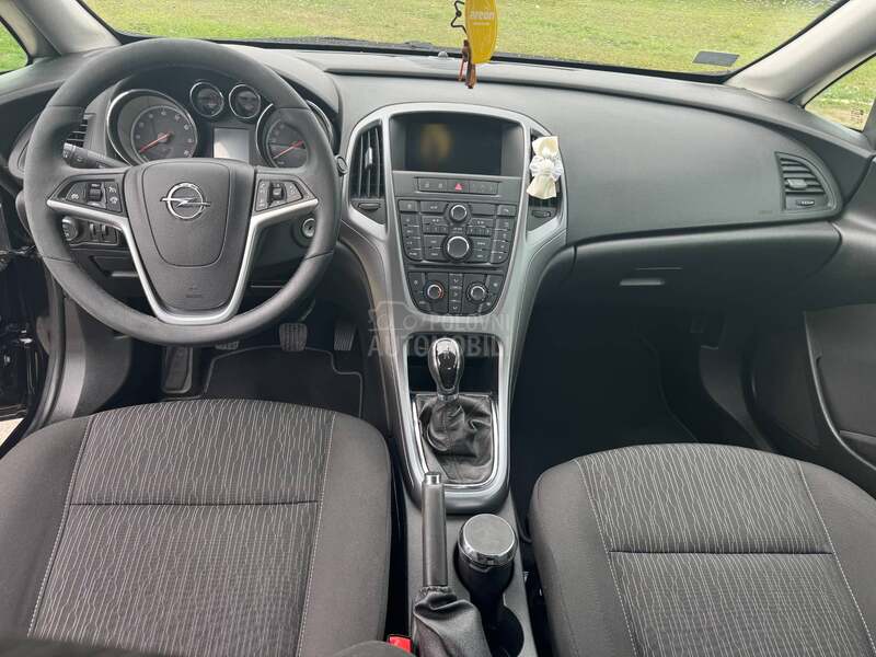 Opel Astra J 
