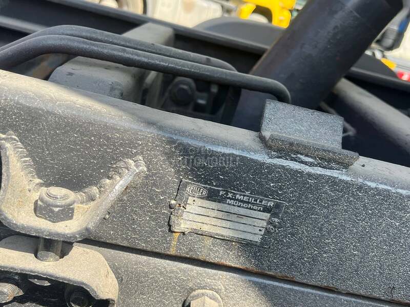 Mercedes Benz 818 kiper kran