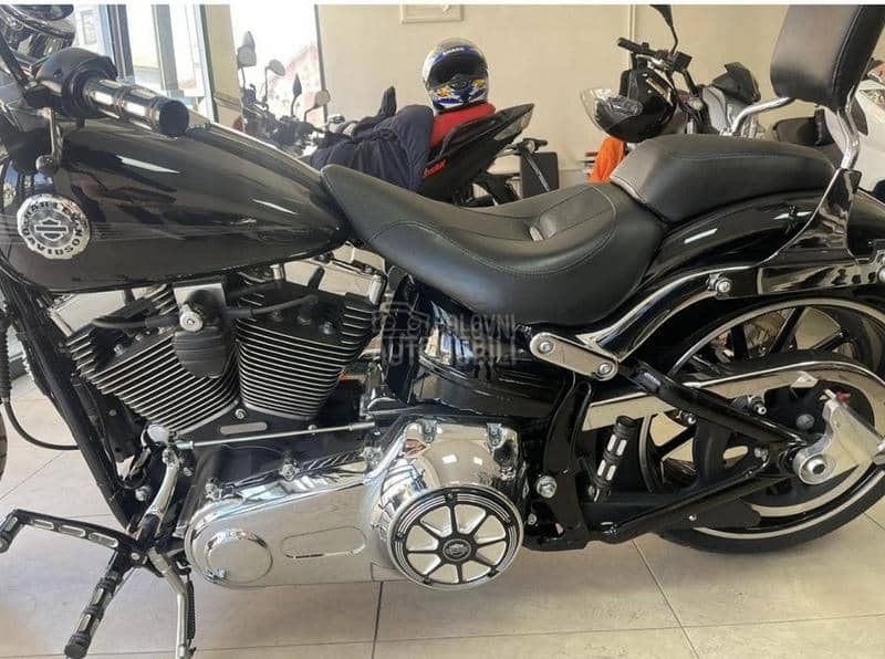 Harley Davidson BREAKOUT