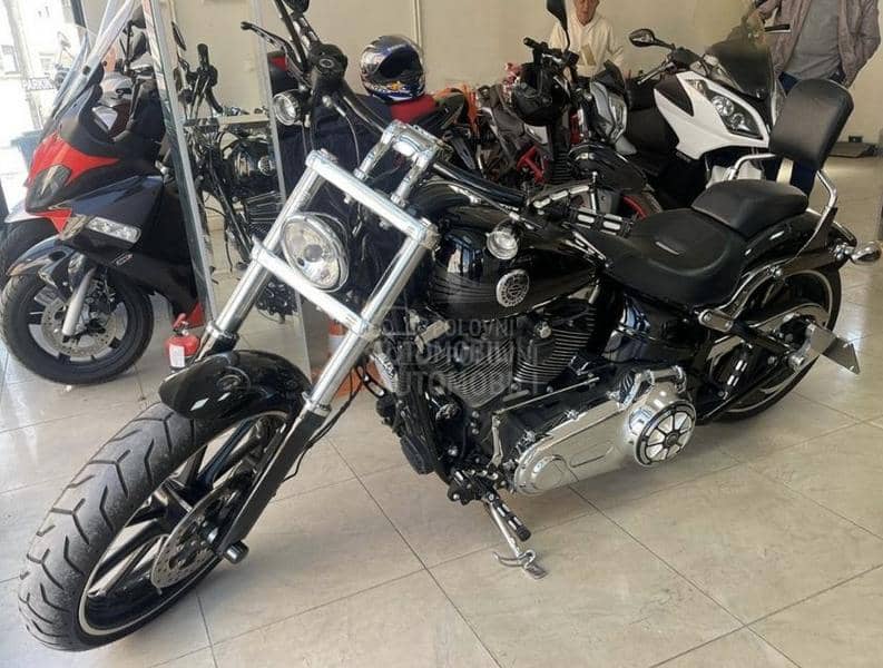 Harley Davidson BREAKOUT