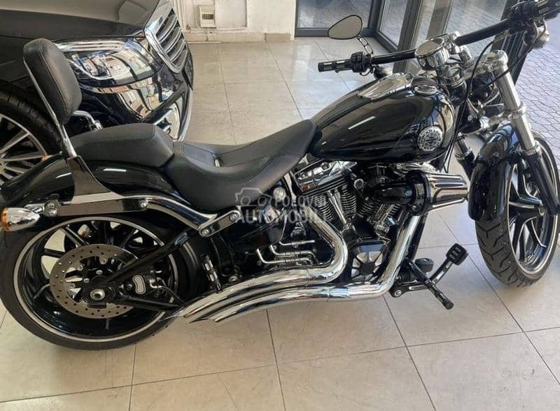 Harley Davidson BREAKOUT