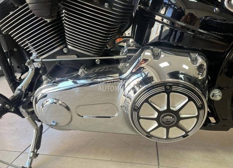 Harley Davidson BREAKOUT