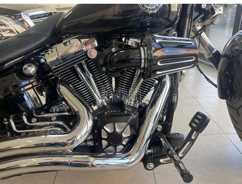 Harley Davidson BREAKOUT