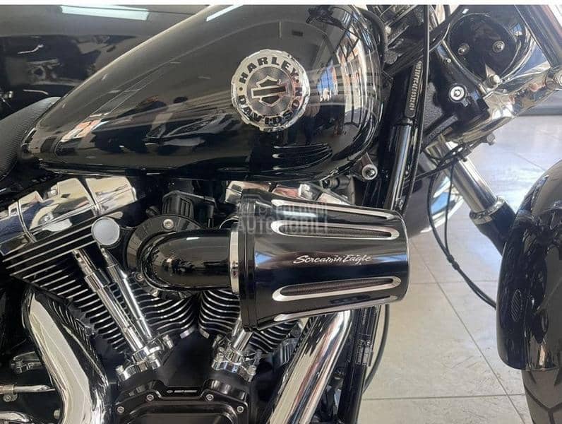 Harley Davidson BREAKOUT