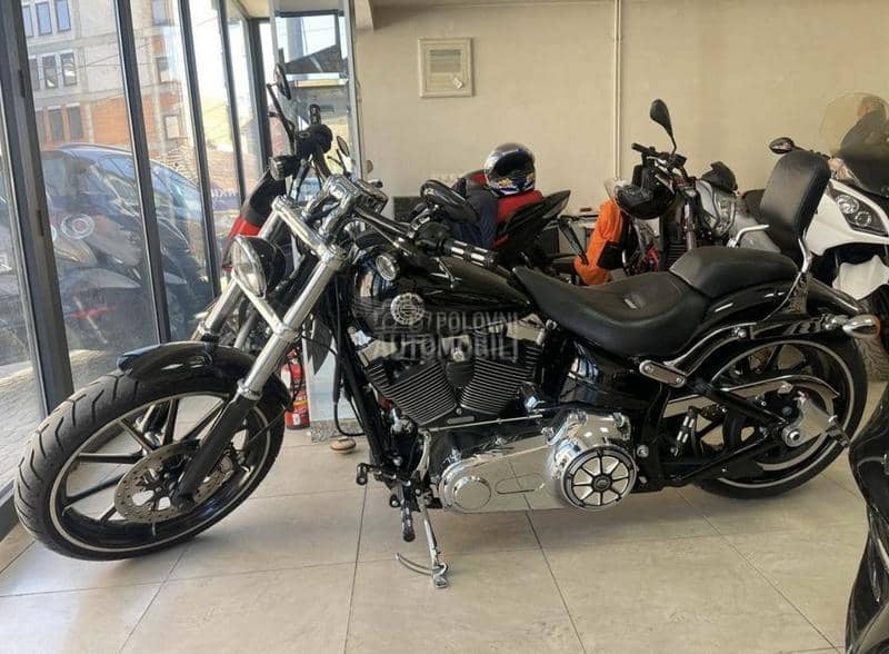 Harley Davidson BREAKOUT