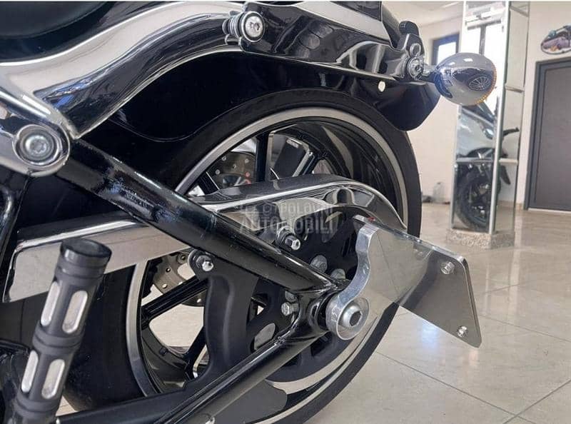 Harley Davidson BREAKOUT